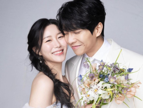 Жүжигчин И Сын Ги, И Да Ин нар анхны хүүхдээ өлгийдөн авна